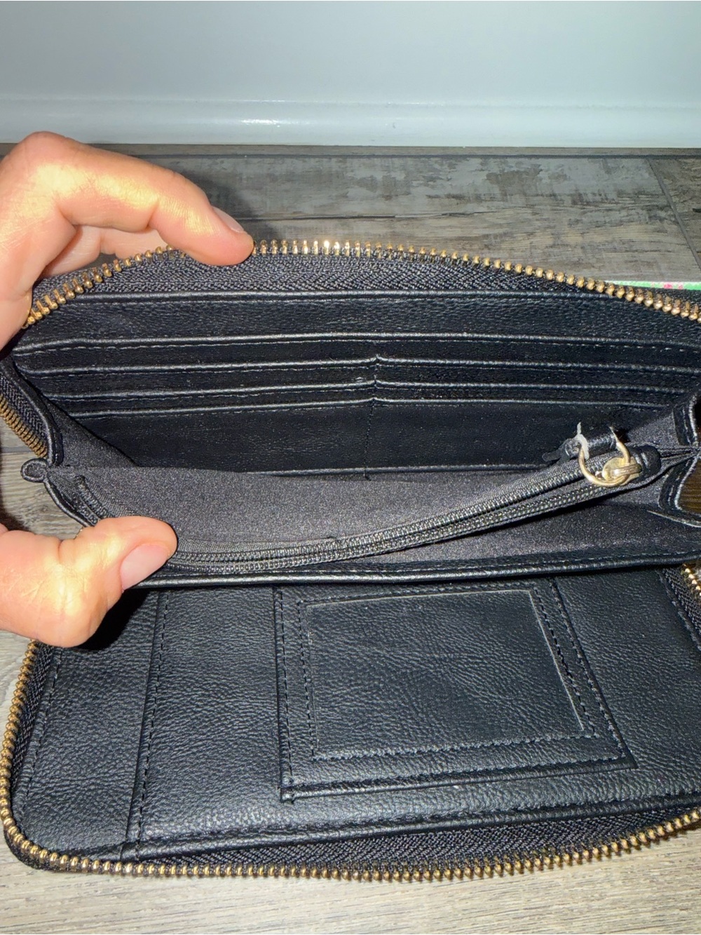 Betsey Johnson Wallet Pre-Owned - Picture 5 of 7